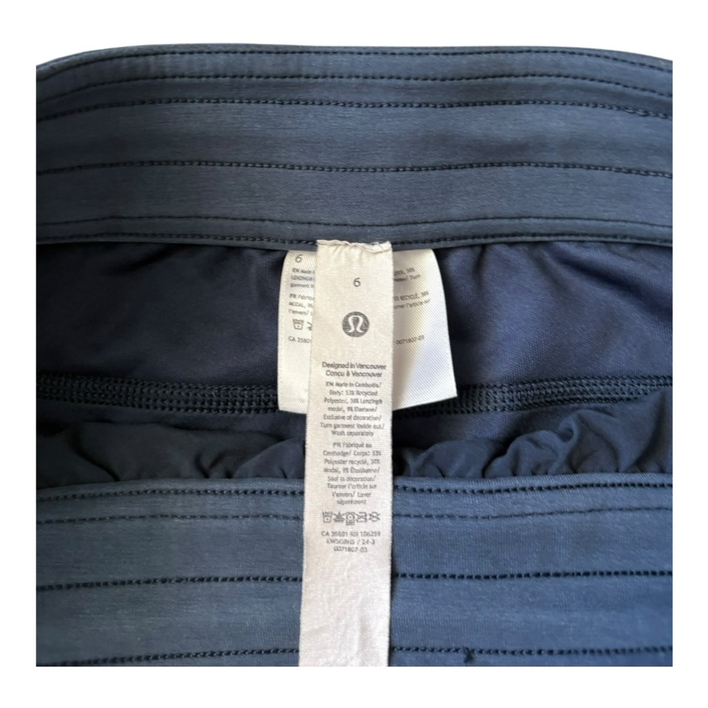 Lululemon Softstreme High-Rise Pant *Regular
True Navy size 6 - Picture 2 of 4